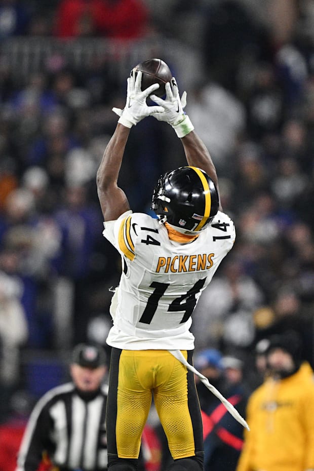 Pittsburgh Steelers wide receiver George Pickens makes a catch against the Baltimore Ravens. 