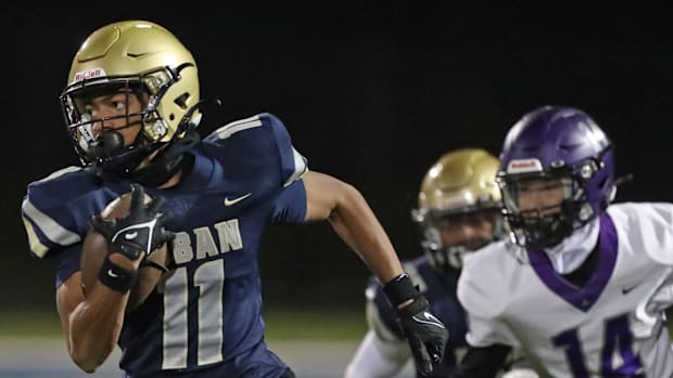 Elbert Hill running with the ball in a high school game