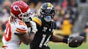 Pittsburgh Steelers wide receiver George Pickens runs after a catch as Kansas City Chiefs safety Justin Reid.