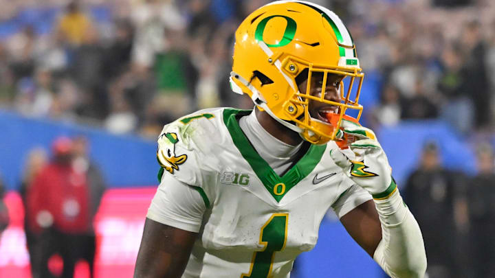 Sep 28, 2024; Pasadena, California, USA; Oregon Ducks wide receiver Traeshon Holden (1) during the third quarter against the UCLA Bruins at Rose Bowl. Mandatory Credit: Robert Hanashiro-Imagn Images Sep 28, 2024; Pasadena, California, USA; Oregon Ducks wide receiver Traeshon Holden (1) during the third quarter against the UCLA Bruins at Rose Bowl. Mandatory Credit: Robert Hanashiro-Imagn Images