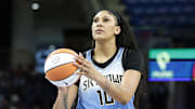 Chicago Sky center Kamilla Cardoso shoots a free throw.