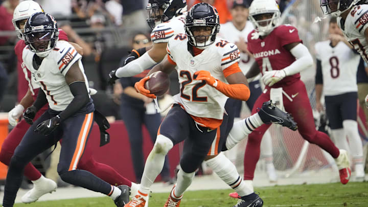Elijah Hicks is off to the races after picking up a fumble last year against the Cardinals. Elijah Hicks is off to the races after picking up a fumble last year against the Cardinals.