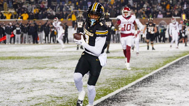 Missouri Tigers wide receiver Luther Burden III (3) catches a pass