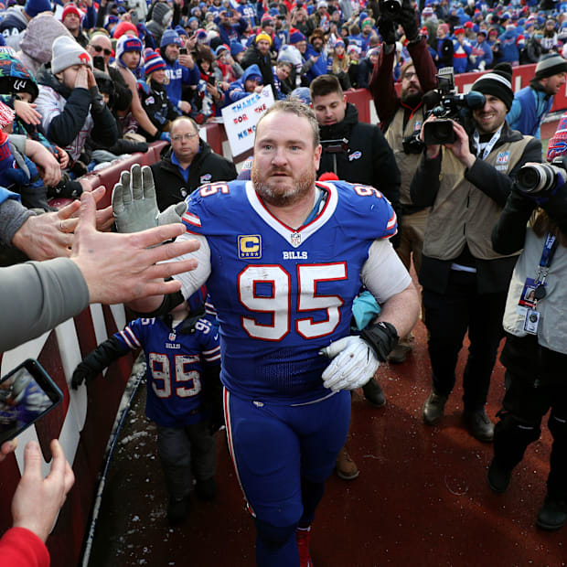 Former Buffalo Bills defensive tackle Kyle Williams greeting fans.