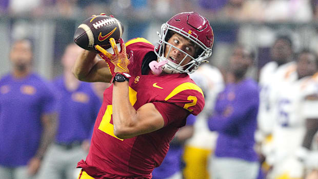 Southern California Trojans wide receiver Duce Robinson (2) makes a catch against the LSU Tigers