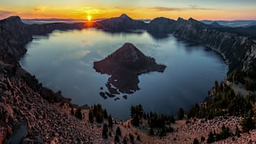Here‘s the remarkable Wizard Island at the Crater Lake National Park.