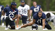 Travis Homer (21) goes through stretching in Bears practice. Would Homer be a surprise player Ben Johnson can use in his offense?