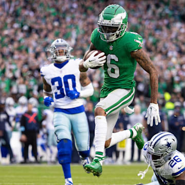  Philadelphia Eagles wide receiver DeVonta Smith (6) runs past Dallas Cowboys cornerback DaRon Bland (26) for a touchdown after a catch during the fourth quarter at Lincoln Financial Field. 