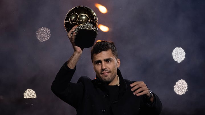 Le milieu espagnol de Manchester City, Rodri, a remporté le Ballon d'or en 2024.