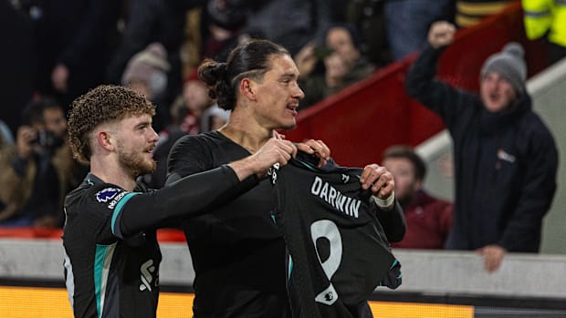 Darwin Nunez celebrates after scoring the first goal during the Premier League match between Brentford and Liverpool