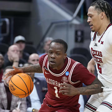 Arkansas Razorbacks guard Johnell Davis (1) drives to the basket past Texas Tech Red Raiders forward Darrion Williams (5) during the second half during a West Regional semifinal of the 2025 NCAA tournament at Chase Center