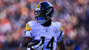 Pittsburgh Steelers WR George Pickens runs the ball in for a touchdown against the Cincinnati Bengals.