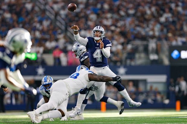 Cowboys QB Dak Prescott throws a pass against the Detroit Lions.